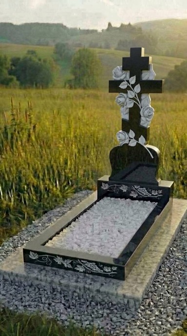 Резной памятник с крестом и цветами из чёрного гранита габбро, памятник на могилу