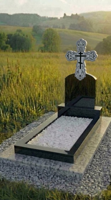 Резной православный крест на памятнике из чёрного карельского гранита, памятник на могилу